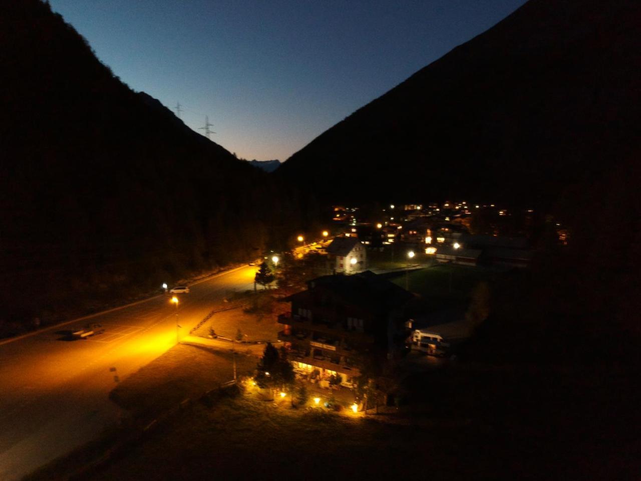 Ski-In/Ski-Out Hotel Sport Saas-Almagell Ngoại thất bức ảnh